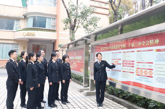2025年3月14日，海关总署机关青年干部学习党的二十届三中全会精神。