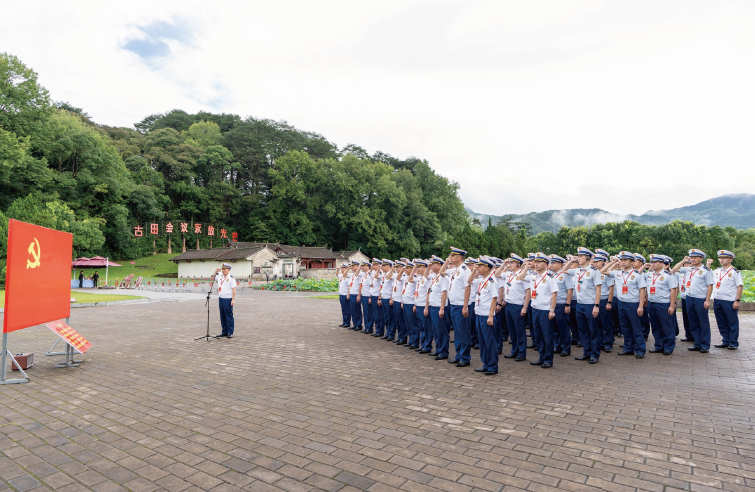 2024年8月1日，福建省消防救援总队在古田会议会址重温入党誓词。