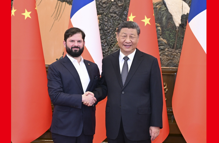 習近平會見智利總統博裡奇