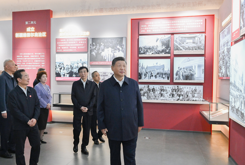 习近平参观新疆维吾尔自治区成立70周年主题成就展