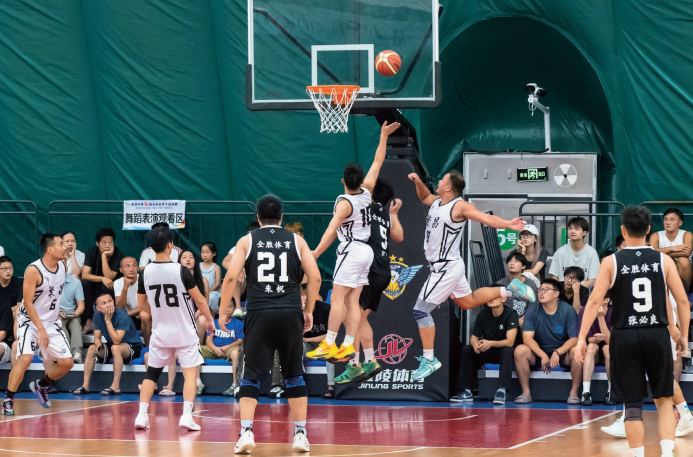 2025年8月30日，安徽省芜湖市第十五届运动会群体部篮球比赛暨“芜BA”城 市篮球联赛开幕。赛事不仅点燃了全民健身热情，还掀起了体育消费热潮，为城市经 济注入新动能。