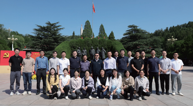 2025年5月24日，生态环境部大气环境司党支部在西柏坡开展“重温赶考初心 传承红色 基因”主题党日。