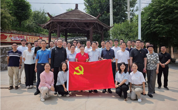 2025年7月23日，中央宣传部文明培育局党支部赴北京市门头沟区大台街道落坡岭 社区开展主题党日。