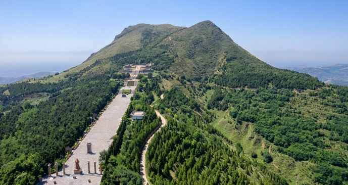 位于陕西省咸阳市礼泉县的唐昭陵。