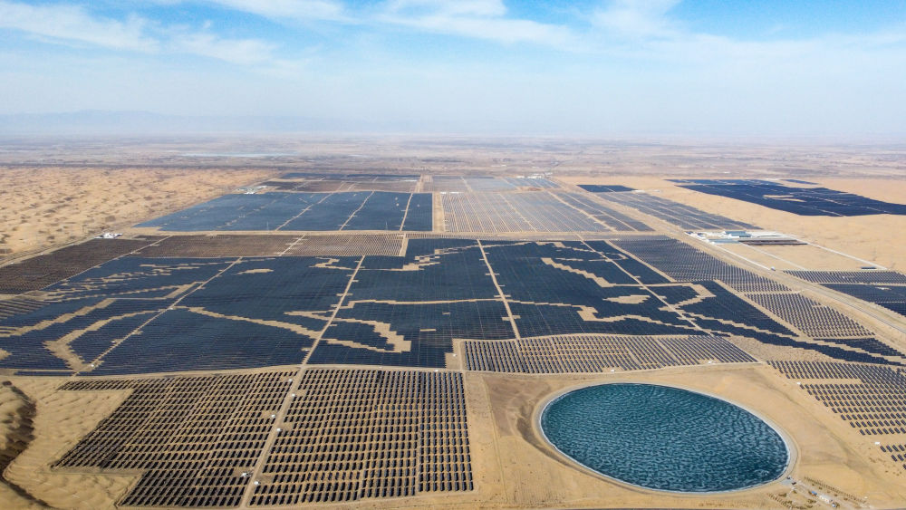 2023年3月3日在內蒙古鄂爾多斯市達拉特旗拍攝的光伏發電基地（無人機照片）。新華社記者 貝赫 攝