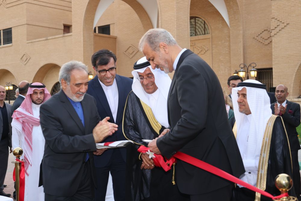 2023年6月6日，在沙特阿拉伯利雅得，伊朗副外長比格德利（前右一）、沙特副外交大臣優素福（前右二）等出席伊朗駐沙特阿拉伯大使館復館儀式。新華社記者 王海洲 攝