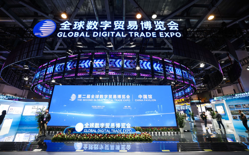 這是2023年11月23日拍攝的第二屆全球數字貿易博覽會綜合館中的中國館。新華社記者 徐昱 攝